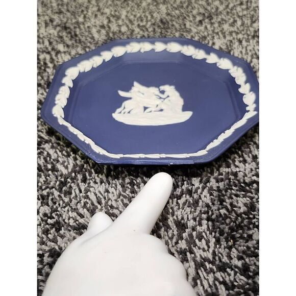 Jasperware by Wedgwood Portland Blue Octagonal Tray Muse Water Pegasus - Picture 3 of 8